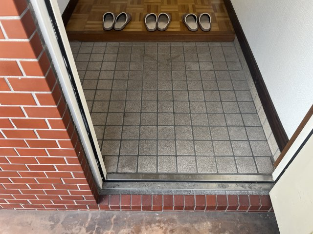 ハイツスピネルの玄関