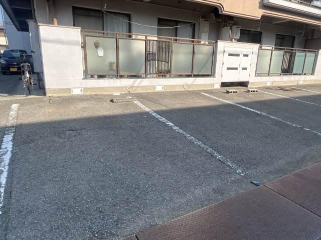 ハイツスピネルの駐車場
