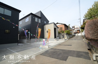 【前面道路含む現地写真】