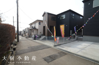 【前面道路含む現地写真】