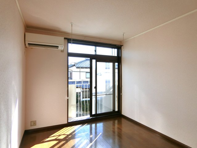 シティハイムオシビの洋室