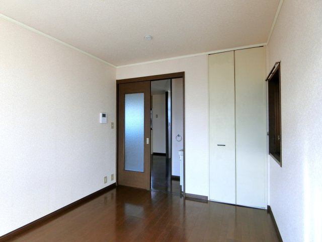 シティハイムオシビの洋室