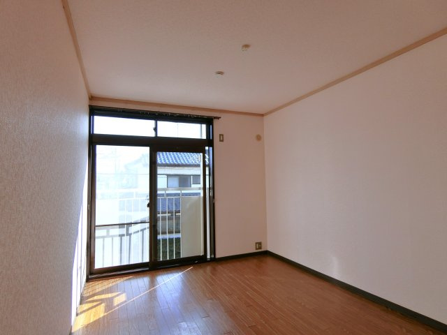 シティハイムオシビの洋室