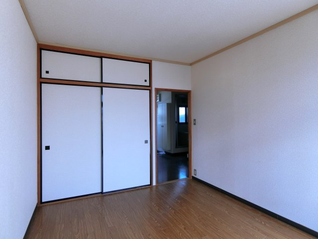 シティハイムオシビの洋室