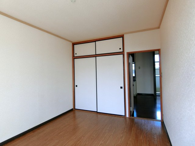 シティハイムオシビの洋室