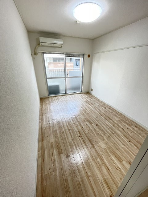 尼崎市南武庫之荘６丁目のアパートの居間・リビング|居間です