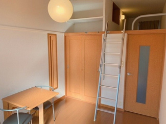 【寝室】 | レオパレスＫＡＭＩＳＨＯ | 使い勝手のいい寝室です