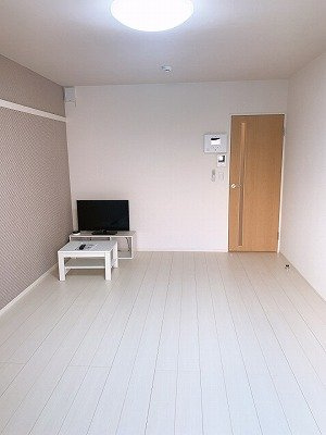 【居間・リビング】 | クレイノクリエイト仁川 | こちらのリビングで趣味の時間をお楽しみください