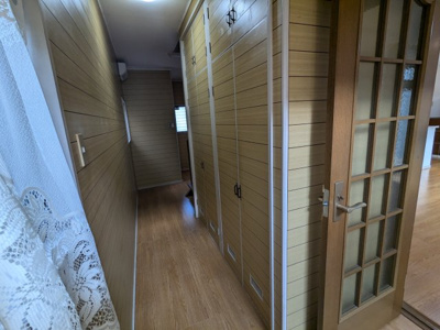 【収納】 | 藤原台北町２丁目　中古戸建 | 廊下にもたくさんの収納があります。