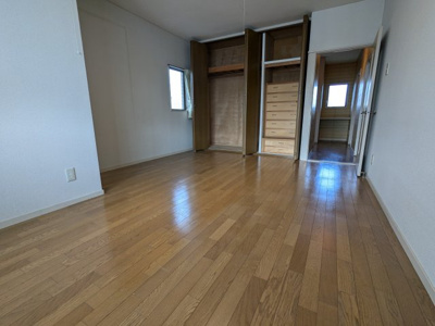 【収納】 | 藤原台北町２丁目　中古戸建 | 大きなクローゼットでお部屋が片付きます。