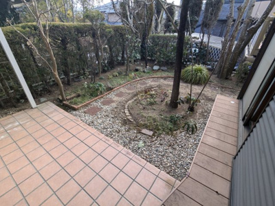 【庭】 | 藤原台北町２丁目　中古戸建 | ガーデニングなどお楽しみいただけます。