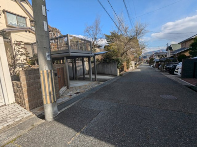 【前面道路含む現地写真】 | 藤原台北町２丁目　中古戸建 | 前面道路が広いので駐車も楽々です。