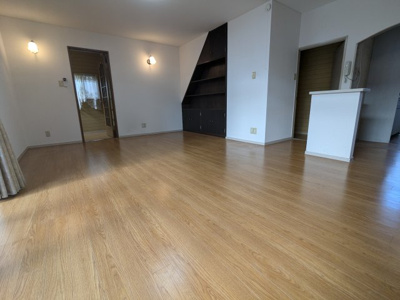 【居間・リビング】 | 藤原台北町２丁目　中古戸建