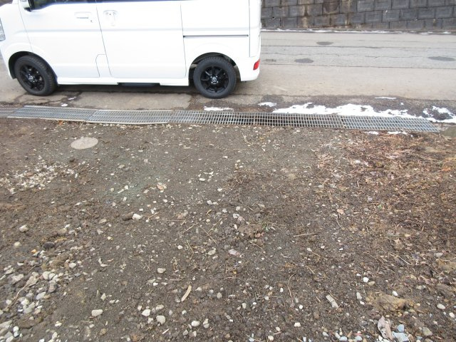 花巻市高木第20地割（高木団地内）　土地の外観|進入部分は道路と同じ高さで進入できます。