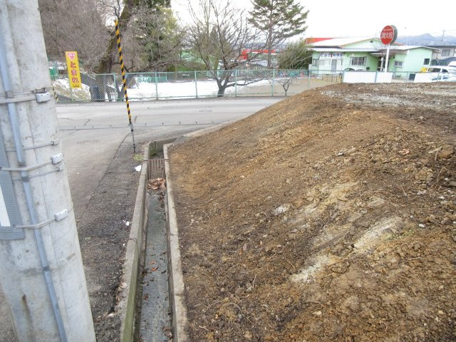 花巻市高木第20地割（高木団地内）　土地の周辺|土地の周辺は側溝があります