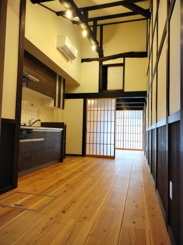 津山市勝間田町　１LDK戸建賃貸+ロフトの居間・リビング