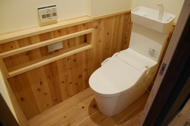 津山市勝間田町　１LDK戸建賃貸+ロフトのトイレ