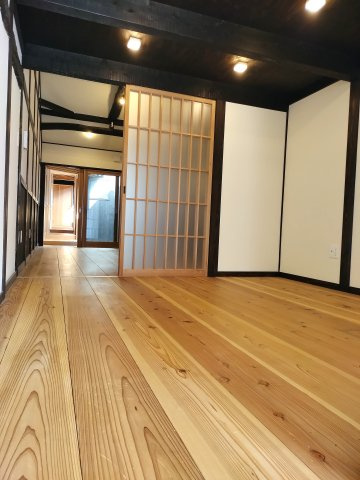 津山市勝間田町　１LDK戸建賃貸+ロフトの居間・リビング