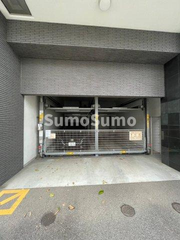 グラディート吉塚駅東の駐車場