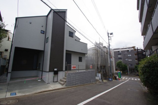 【前面道路含む現地写真】