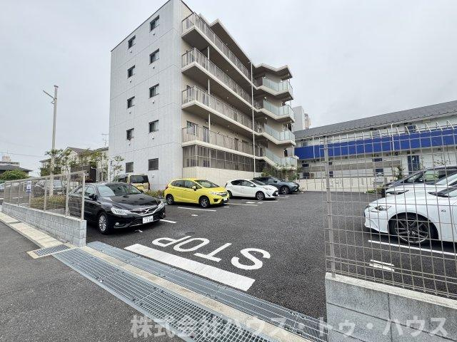 ベルヴァンスの駐車場