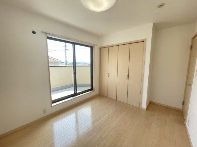 【洋室】 | 菊池郡大津町大津　中古戸建 | ☆2階洋室☆こちらの窓からバルコニーへ出れます☆