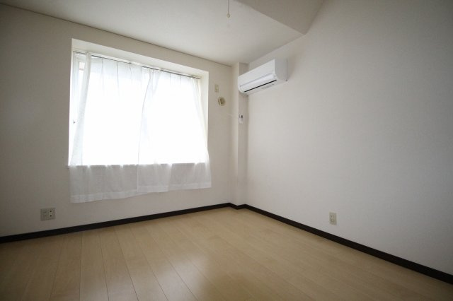 サンライフ都城Ⅰ・Ⅱの寝室|ゆとりの広さです