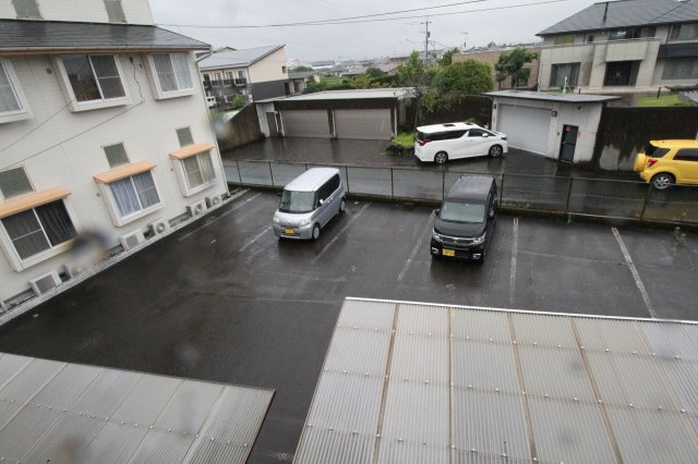 サンライフ都城Ⅰ・Ⅱの駐車場|駐車場があるので、車を買う予定の方も安心です