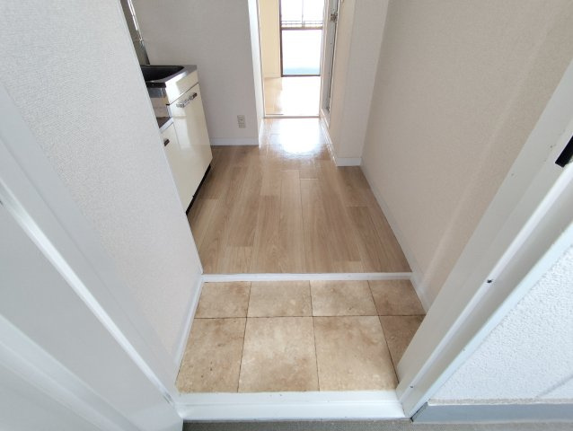 臼井デンタルビルの玄関