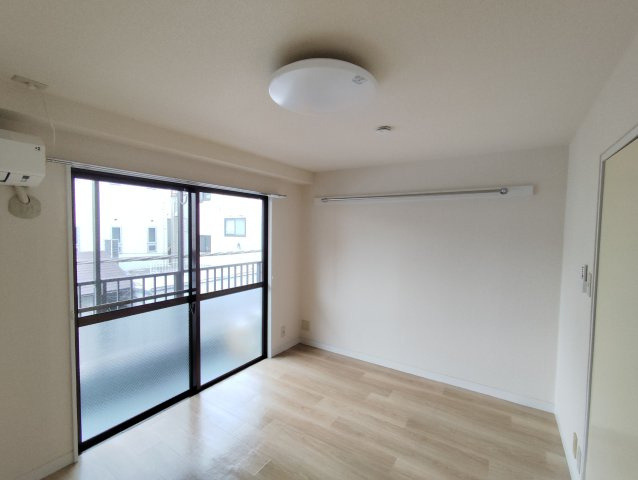 臼井デンタルビルの洋室