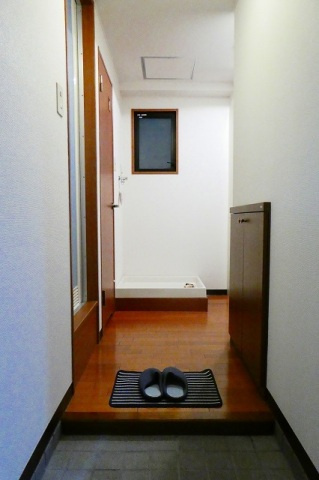 トランプ並木の玄関|玄関です