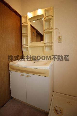 メゾンKMの独立洗面台|朝の身支度には欠かせない独立洗面化粧台