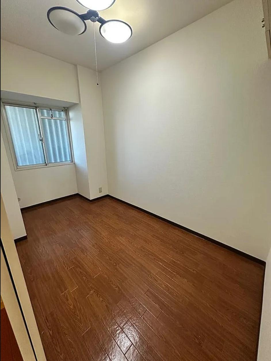 メイプルパークスクエア東2番街の寝室|洋室4.1帖
■物件内覧・資金計画相談・住宅ローン相談、リフォーム相談、お問合せ受付中■
※当日・翌日のご内覧、ご相談はお電話でのお問合せがスムーズです！