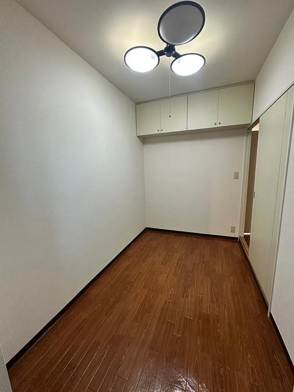 メイプルパークスクエア東2番街の子供部屋|洋室4.1帖　収納棚
■物件内覧・資金計画相談・住宅ローン相談、リフォーム相談、お問合せ受付中■
※当日・翌日のご内覧、ご相談はお電話でのお問合せがスムーズです！