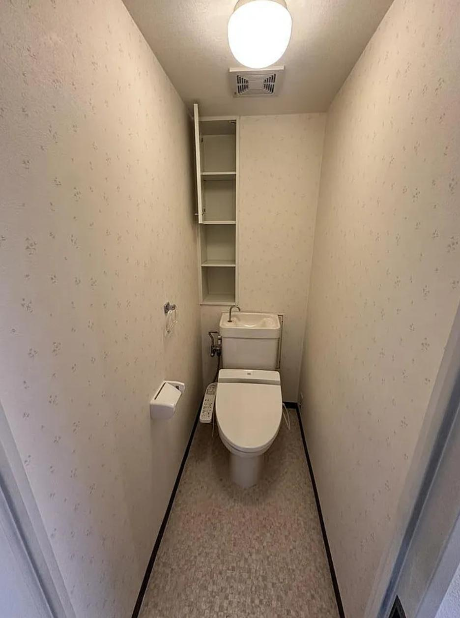 メイプルパークスクエア東2番街のトイレ|温水洗浄便座
■物件内覧・資金計画相談・住宅ローン相談、リフォーム相談、お問合せ受付中■
※当日・翌日のご内覧、ご相談はお電話でのお問合せがスムーズです！