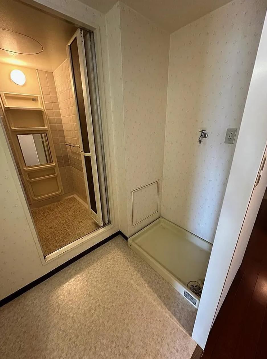 メイプルパークスクエア東2番街の脱衣所|洗面脱衣室　洗濯機置き場
■物件内覧・資金計画相談・住宅ローン相談、リフォーム相談、お問合せ受付中■
※当日・翌日のご内覧、ご相談はお電話でのお問合せがスムーズです！