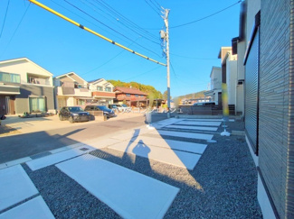 【前面道路含む現地写真】