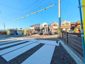 【前面道路含む現地写真】