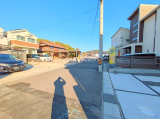 【前面道路含む現地写真】