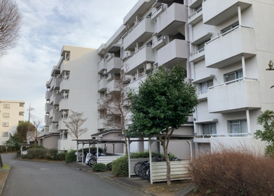 【外観】 | グリーンタウン宮の里１－２号棟 | マンションの外観は非常に重要なポイントです！外観の善し悪しは資産価値に大きな影響を与えます。外観のいいマンションを購入することで、高値で売却がしやすく、買い手が見つかりやすいというメリットがあります。