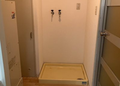 【ランドリースペース】 | グリーンタウン宮の里１－２号棟 | ランドリースペースも気になります。洗濯機置場があり「洗う、干す、取り込む、アイロンがけ、たたむ」など、洗濯に関する家事をするための空間です。広さや収納など付帯設備も含めて、詳細は現地でご確認ください。