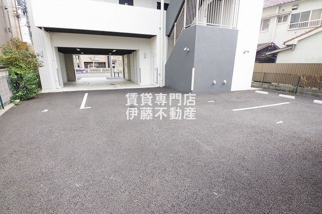 PULCHRA OZONEの駐車場