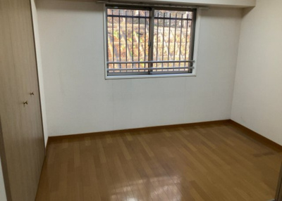 【寝室】 | ライドウェーブ相武台 | 寝室でゆっくりと過ごすためにはベッド周りの適度な空間を担保することや窓の位置、照明の明るさ、寝室の広さなどを考える必要があります。自身や家族の構成とライフスタイルに併せて寝室にする部屋を選びましょう！