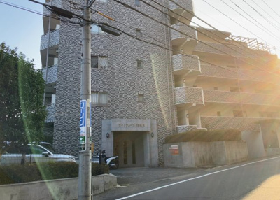 【現況写真】 | ライトウェーブ相武台 | 外観はマンション管理がされているかの目安になります。築年数が古いと、壁面は劣化してひび割れが生じることも！建物が古びていても細かいところが修繕されていると、きちんと管理されているなぁと感じるでしょう。