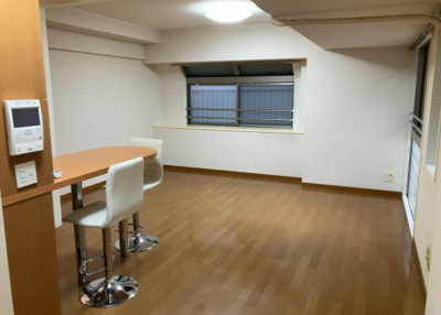 【居間・リビング】 | ライドウェーブ相武台 | リビングの間取りの種類は大きくわけてリビングとダイニングが別になっているタイプ、リビングダイニング一体型です。どちらも一長一短ですので、家を選ぶ時はその両面をチェックして決めるようにしましょう。