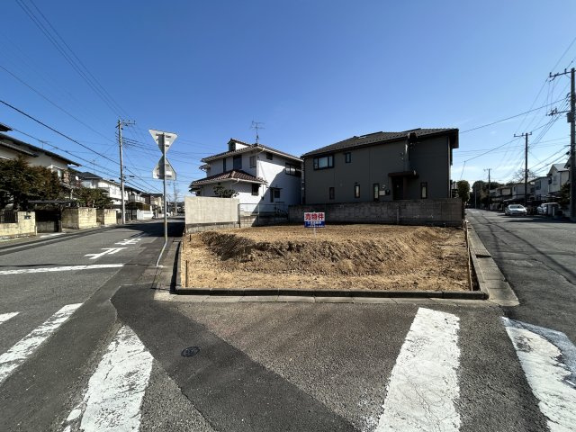 南６丁目　住宅用地の前面道路含む現地写真|前面道路は幅員8ｍとゆとりがあります