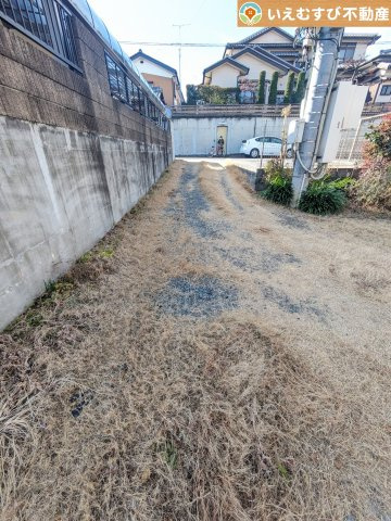 深谷市緑ケ丘　売地の前面道路含む現地写真