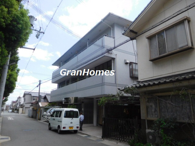 三創ビルの外観