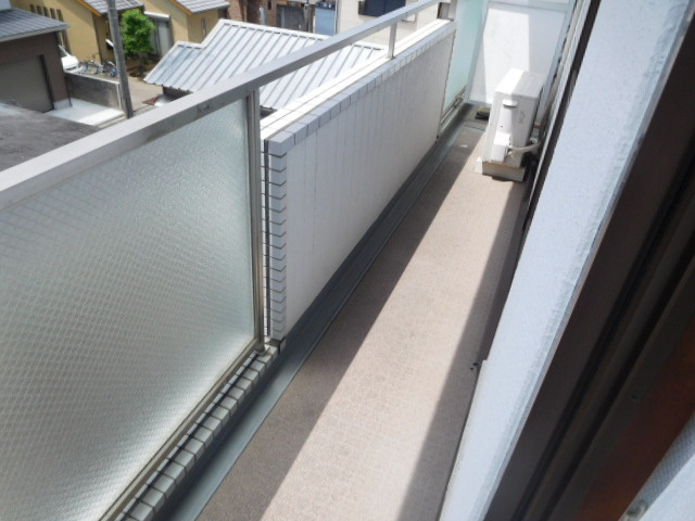 三創ビルのバルコニー