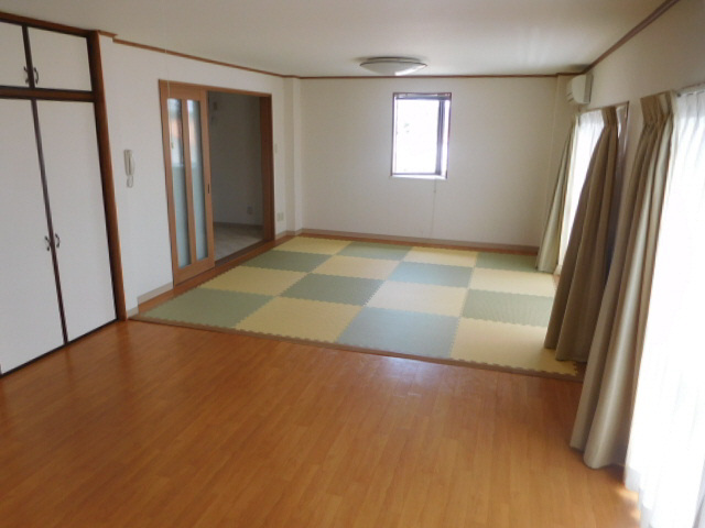 三創ビルの居間・リビング